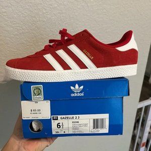Adidas red Gazelle youth kids 6.5. Never worn. 6.5y is equivalent to women’s 8